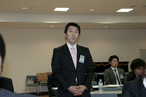 同じく堀尾委員長