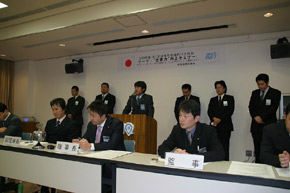 委員会報告の様子