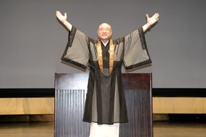 講師の藤井妙法氏退場